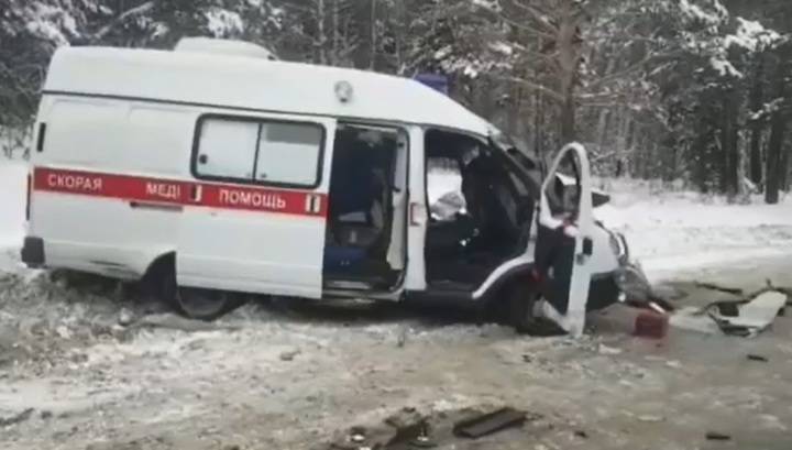 Фельдшер и водитель скорой помощи погибли в ДТП с фурой в Иркутской области