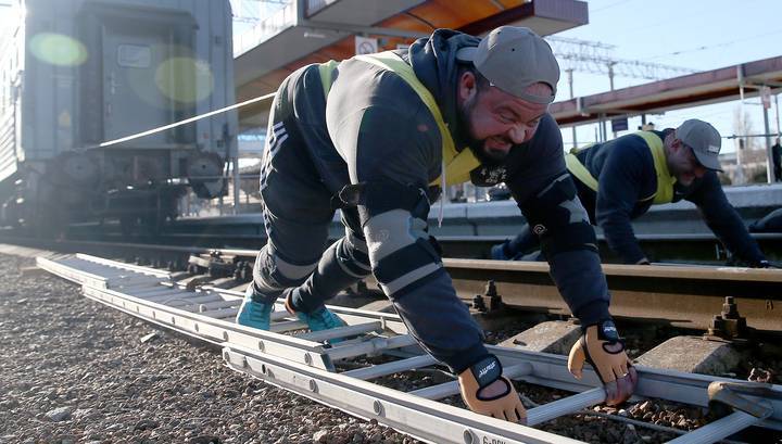 Железнодорожное движение по Крымскому мосту может открыть президент