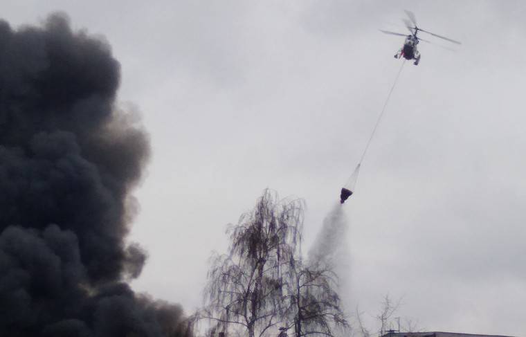 Пожар в Чертаново тушат с вертолётов