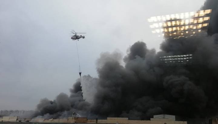 Площадь пожара на складе в Чертаново достигла 7 тысяч квадратных метров