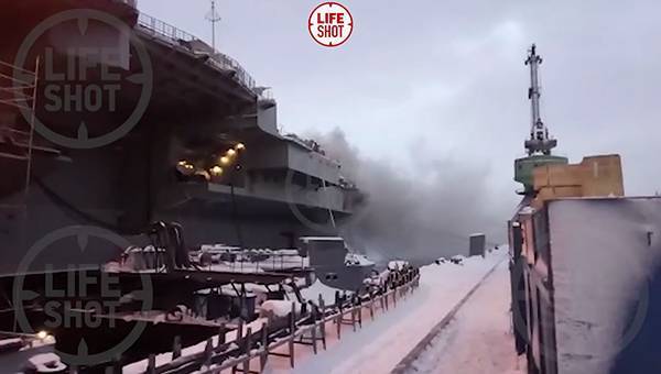 В прогоревших помещениях крейсера "Адмирал Кузнецов" обнаружено тело второго погибшего