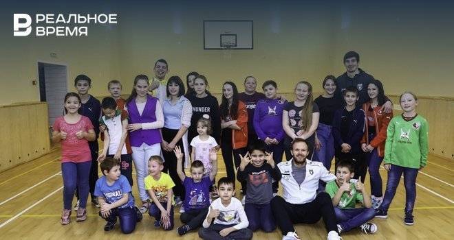 Игроки «Рубина» сыграли в футбол с воспитанникам Лаишевского детского дома