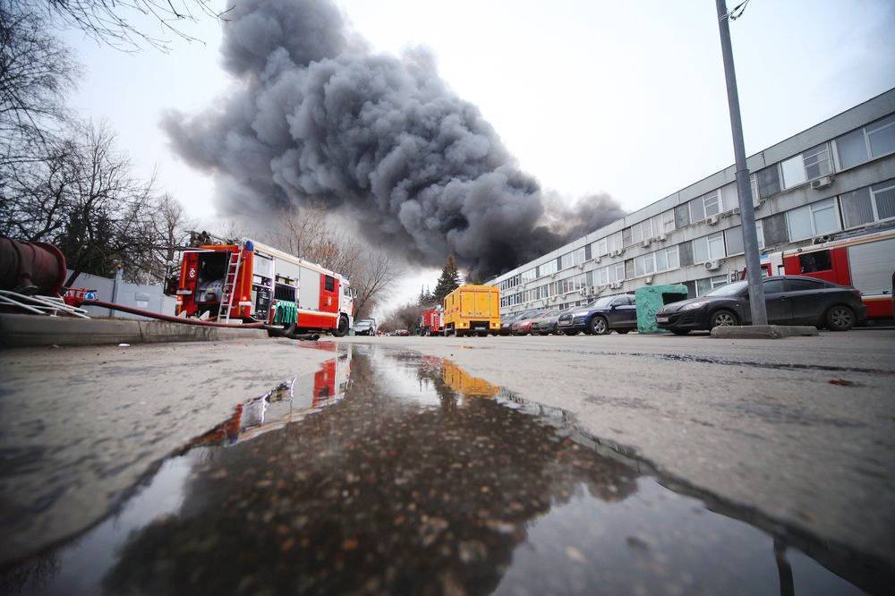 Названа причина пожара на складе тканей в Москве
