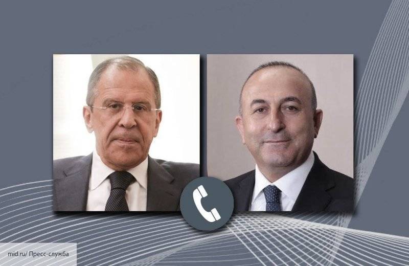 Лавров и глава МИД Турции по телефону обсудили проблемы Сирии и Ливии
