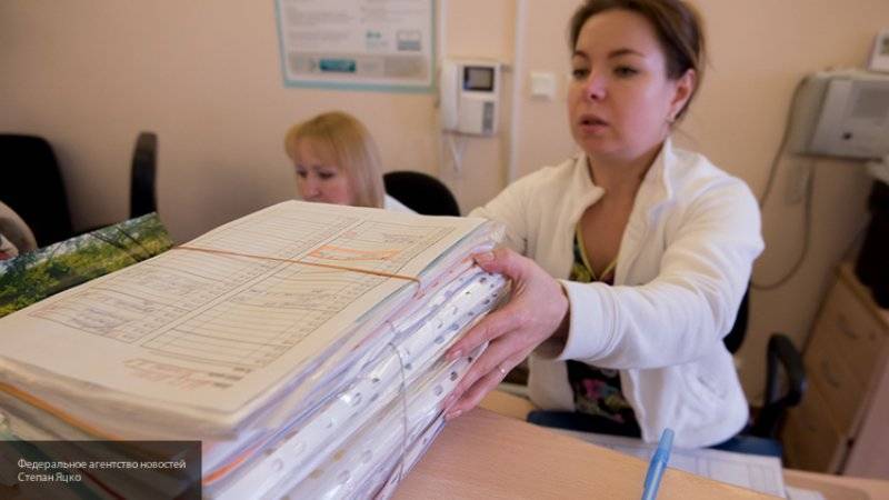 Путин поручил обеспечить переход от бумажных к электронным медицинским документам