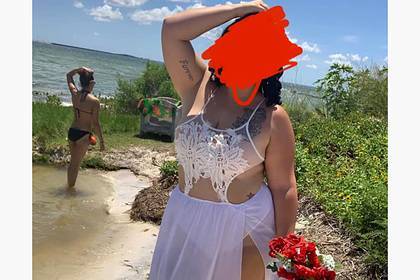 Девушка вышла замуж в пляжном наряде и насмешила пользователей сети