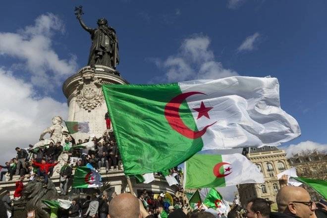 Бывший премьер Алжира победил на выборах президента