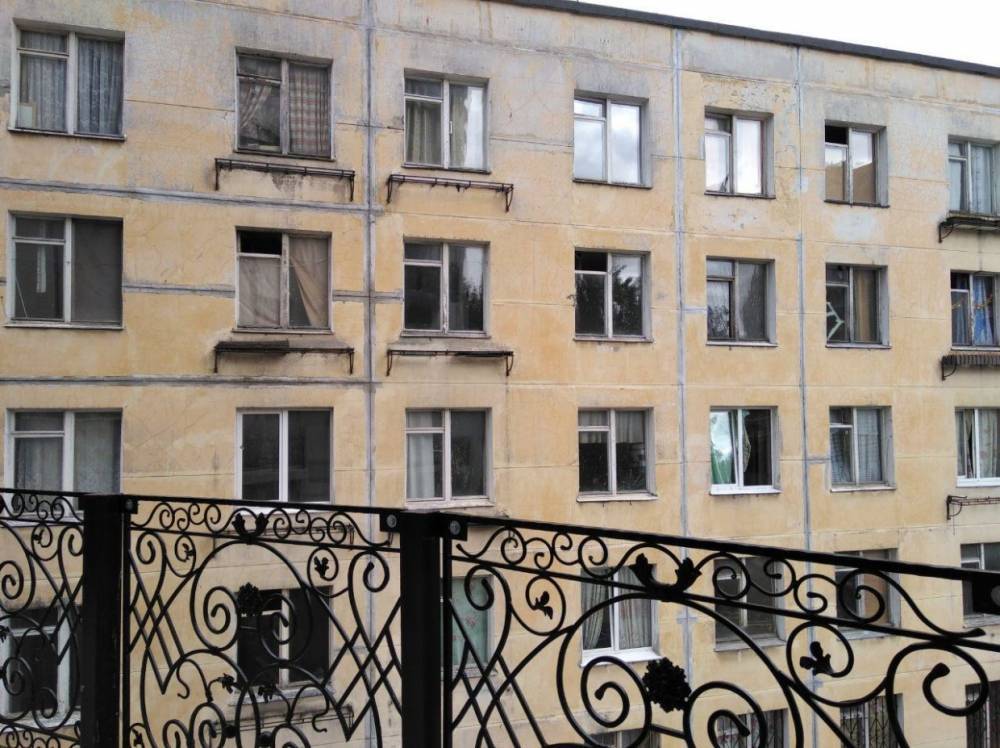 В ЗакСе обсудили проблемы программы реновации в Петербурге