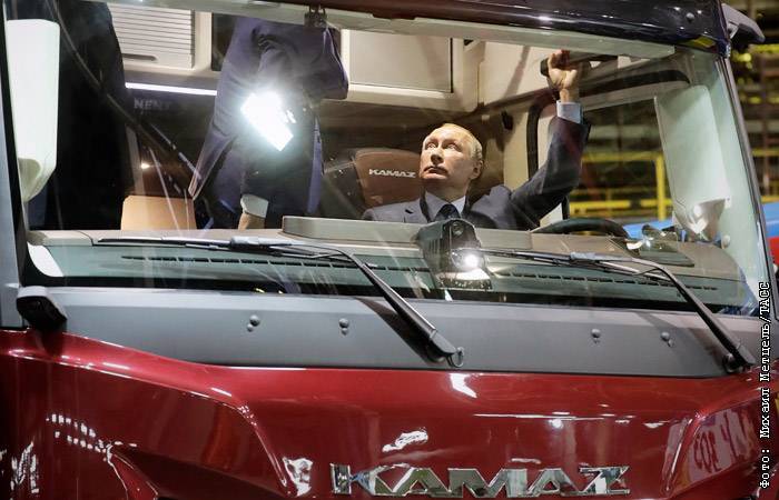 Путину показали прототип грузовика "КамАЗ-2020"