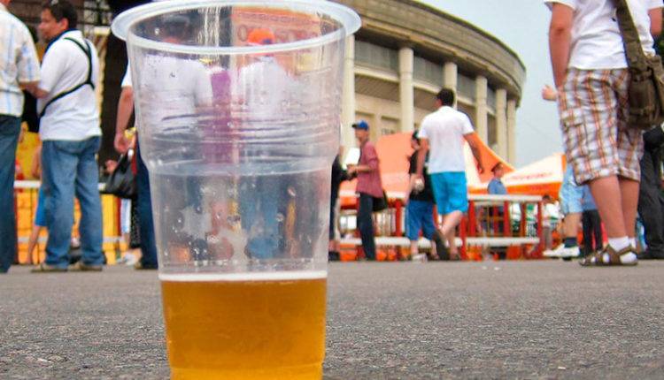 Госдума разрешила продажу пива на стадионах для увеличения их посещаемости