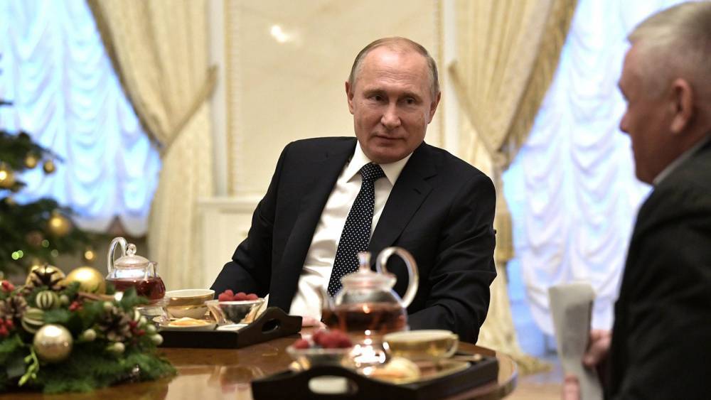 Путин оценил уходящий год и назвал его «трудовым»