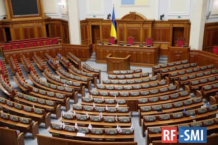 За прогулы лишат зарплат 81 народных депутатов Украины