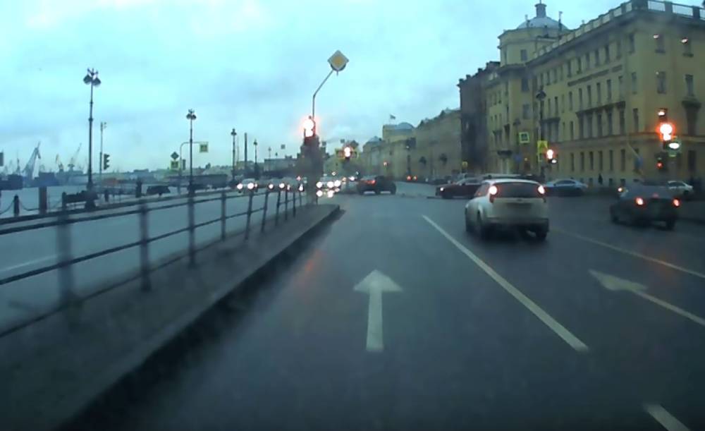 ДТП у Благовещенского моста на Васильевском острове попало на видео