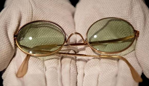 Легендарные очки Леннона продали на аукционе почти за 200 тысяч долларов