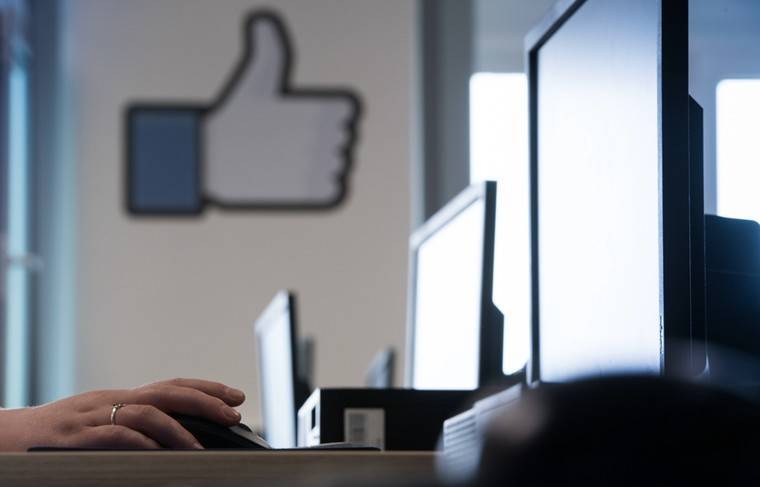 Неизвестные украли личные данные тысяч сотрудников Facebook