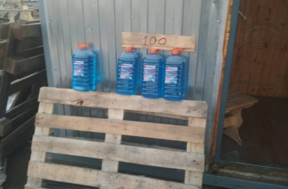 В Вологде изъяли более тысячи литров паленой «незамерзайки»