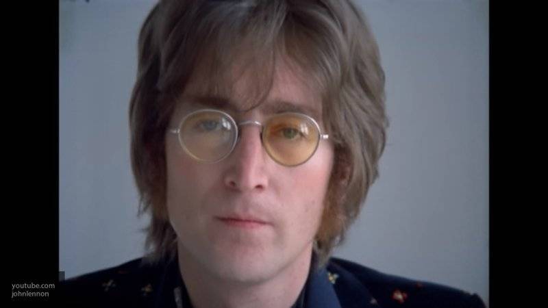 Стильные очки Джона Леннона продали на аукционе за круглую сумму