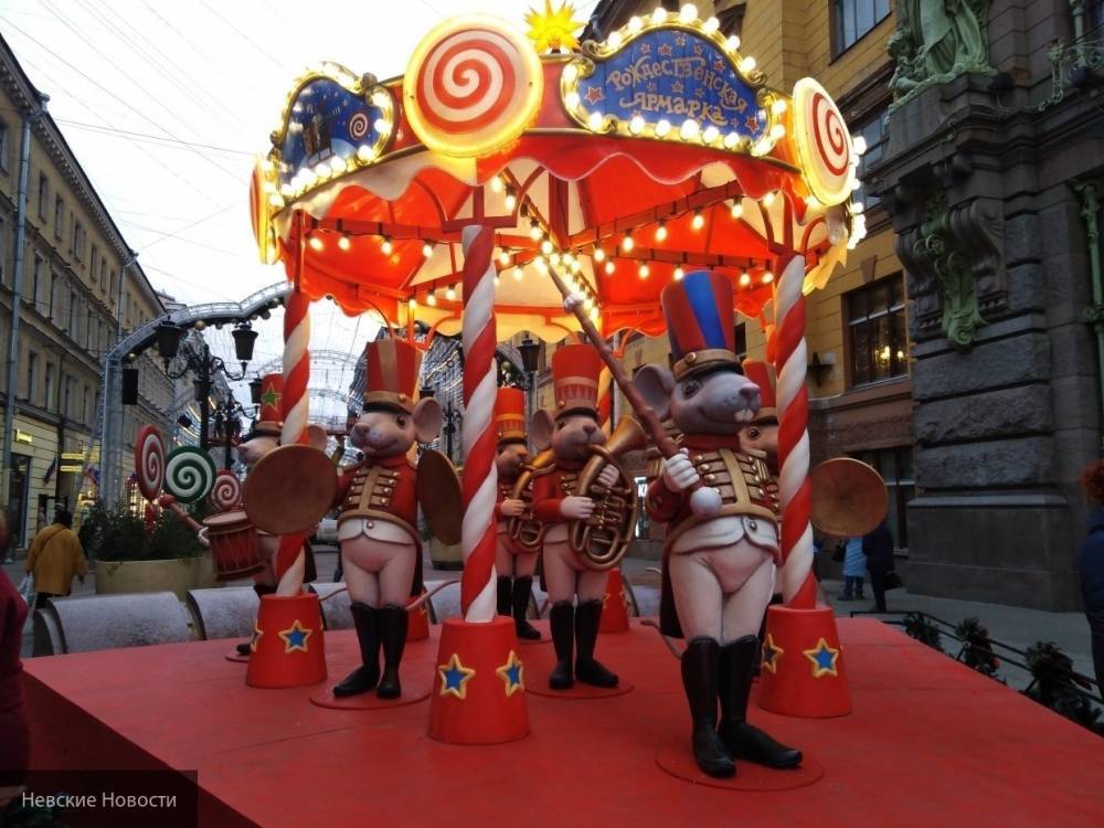 В Петербурге на Манежной площади открылась Рождественская ярмарка