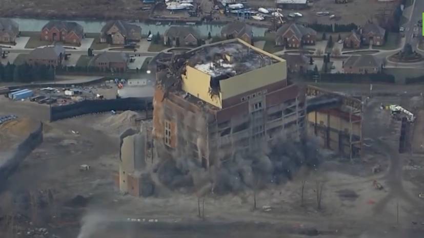 В Детройте взорвали здание электростанции — видео