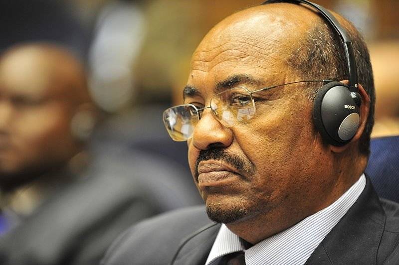 Экс-президента Судана приговорили к двум годам тюрьмы за коррупцию