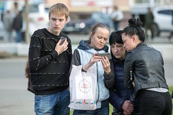 В России четверть школ запретила использовать мобильные телефоны на уроках