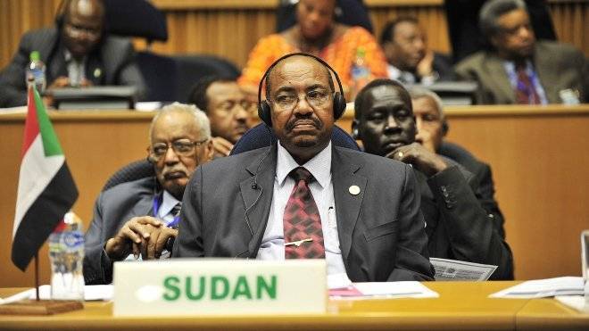 Бывшего лидера Судана признали виновным в коррупции