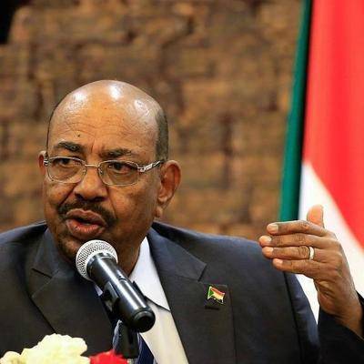 Суд в Хартуме приговорил экс-президента Судана Омара аль-Башира к двум годам тюрьмы