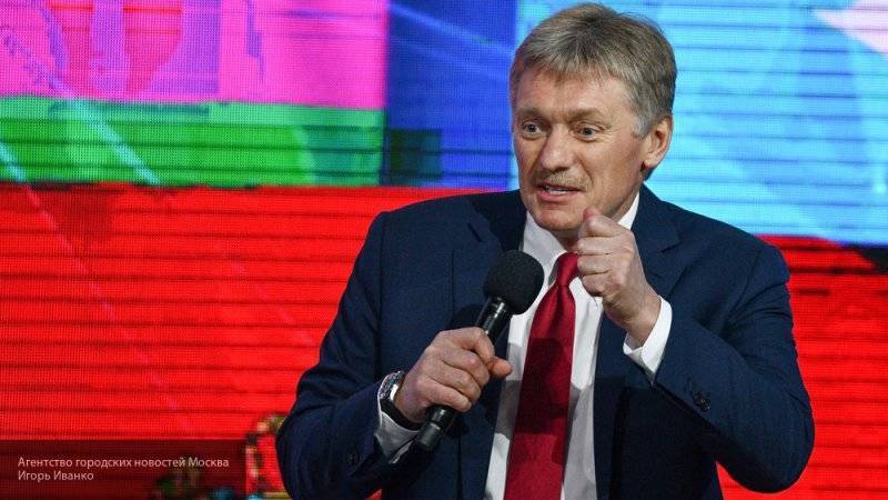 Песков оценил готовность Зеленского обменять десять рукопожатий на Донбасс