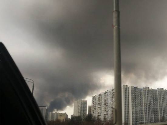 Подробности пожара на Варшавском шоссе: началось с крыши