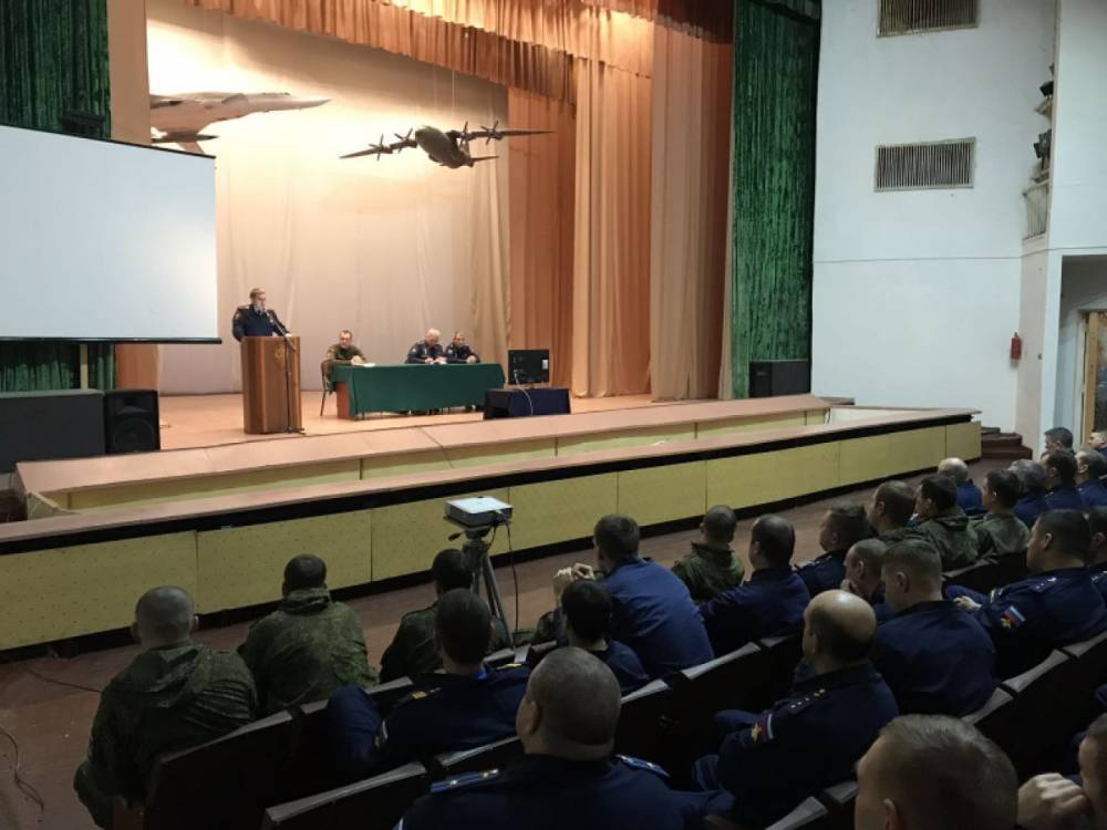 Оленегорские полицейские рассказали военным, как распознать телефонного мошенника