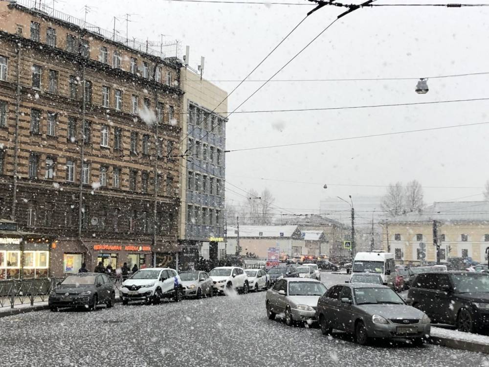 В воскресенье в Петербург вернется небольшой снег вперемешку с дождем