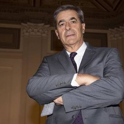 Глава итальянской области Валле-д'Аоста ушел в отставку из-за обвинений в связях с мафией
