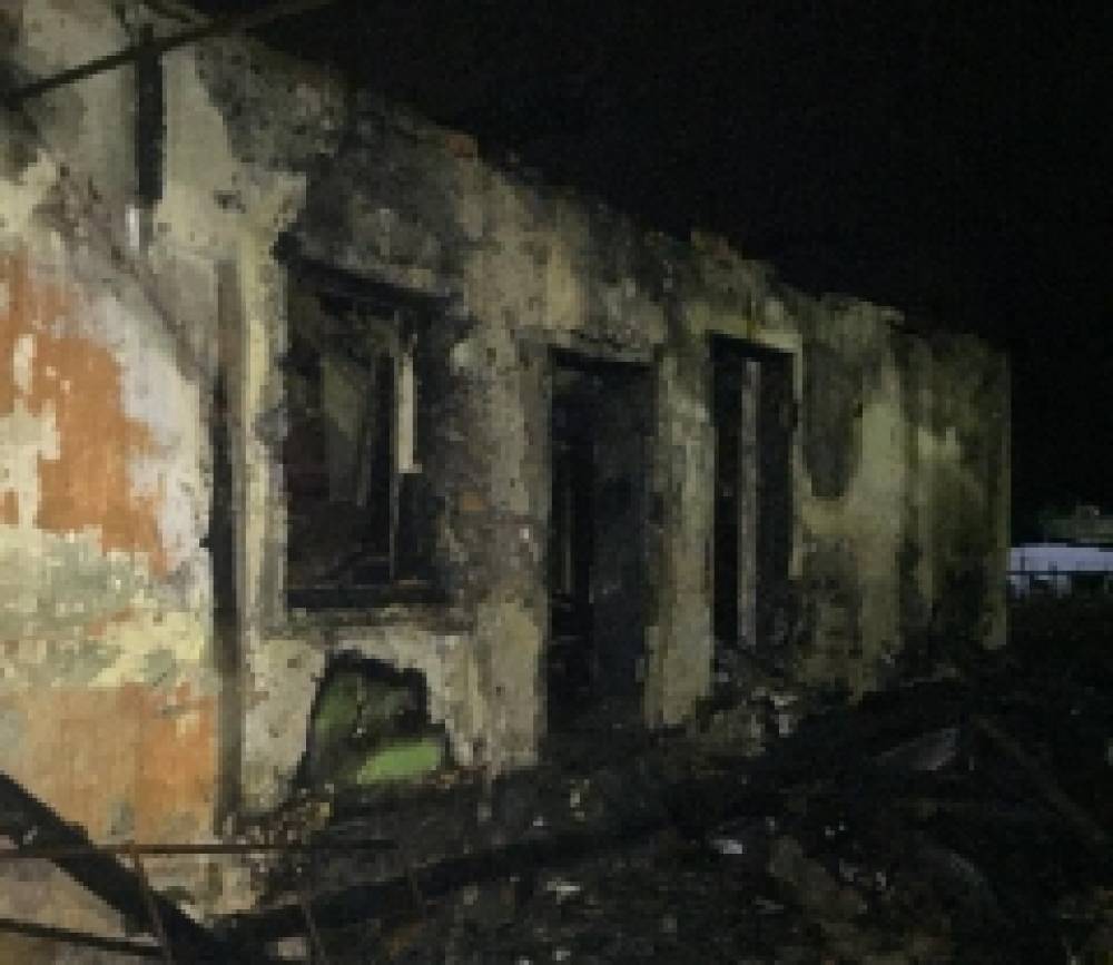 Старорусские следователи проводят проверку по факту гибели двух мужчин во время пожара