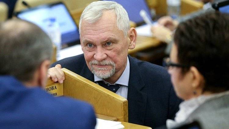 Депутат отрицает, что подарил чиновникам Нижегородской области вазелин