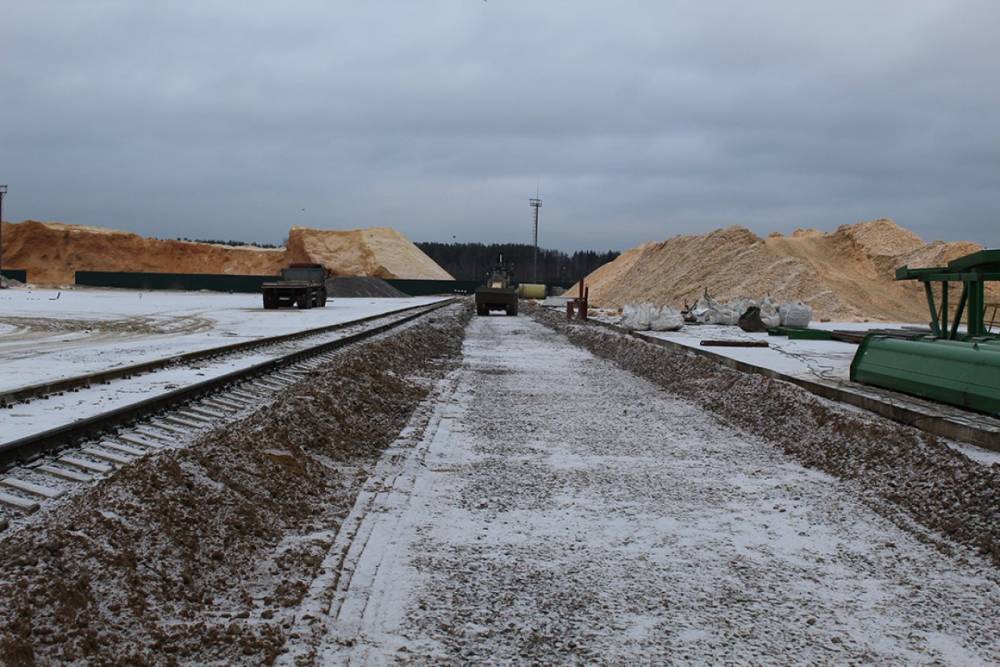 В Пестовском лесопромышленном комплексе начался монтаж нового железнодорожного пути
