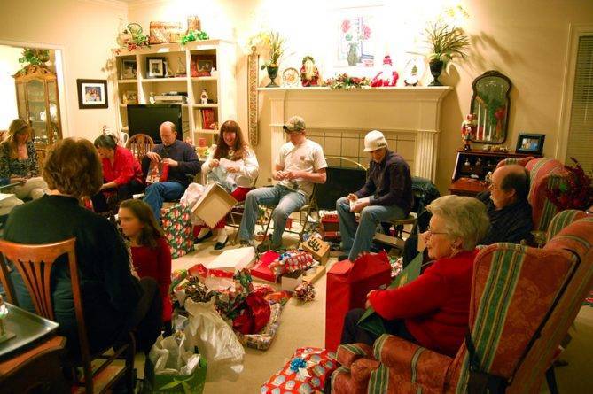 Бабушка на Рождество: женщина написала трогательное объявление о том, что ищет семью, с которой сможет провести праздники