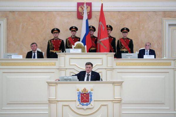 Экипаж МКС поздравил петербургский парламент с четвертьвековым юбилеем