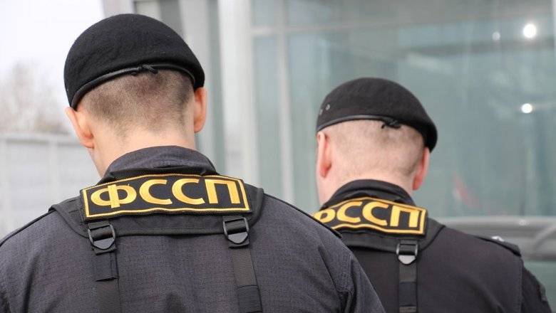 Судебные приставы опровергли данные о десятках миллионов невыездных россиян