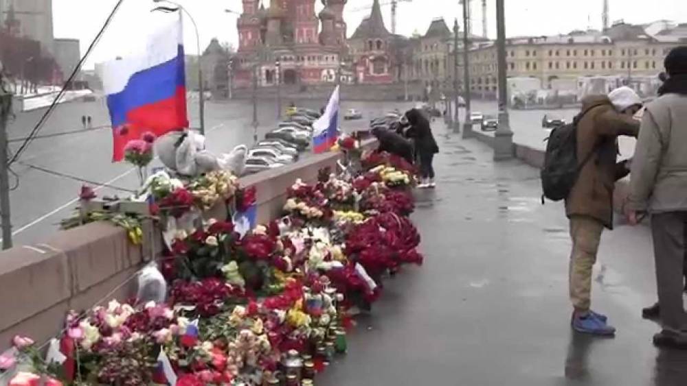 Мемориал Бориса Немцова вернули на прежнее место