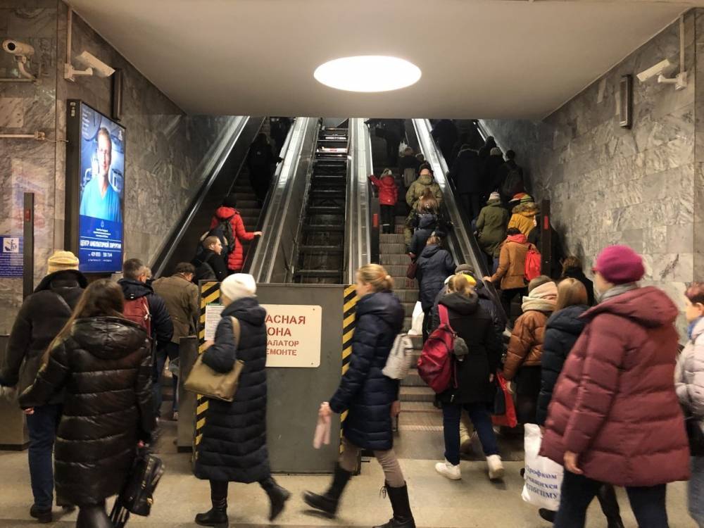 Пассажиры объяснили, почему не перестанут пользоваться петербургским метро