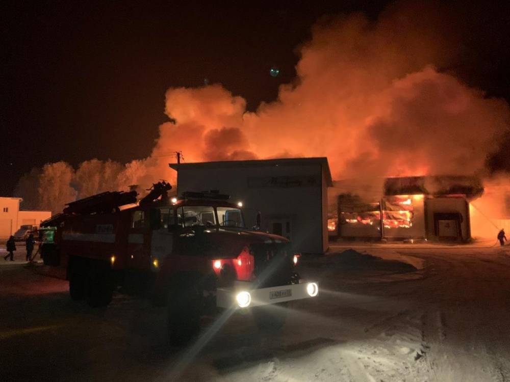 Пожар повышенного ранга разгорелся на складе в Башкирии