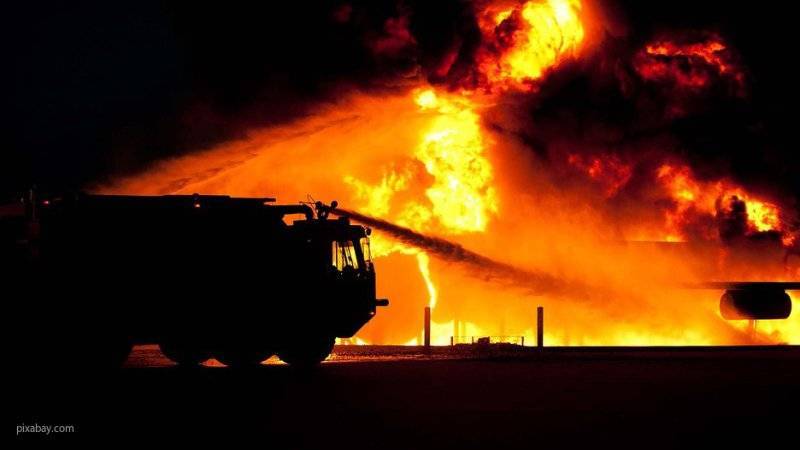 Склад сыпучих продуктов охвачен огнем в Башкирии