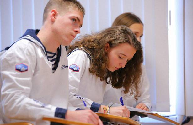 Российские школьники изучат Конституцию по-новому