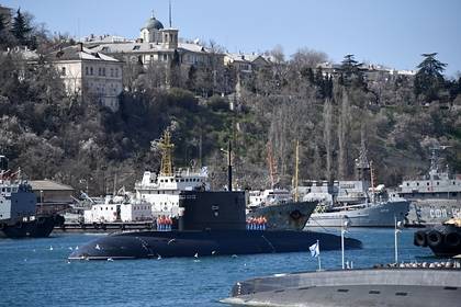 Затонувшая в Севастополе списанная российская подлодка всплыла