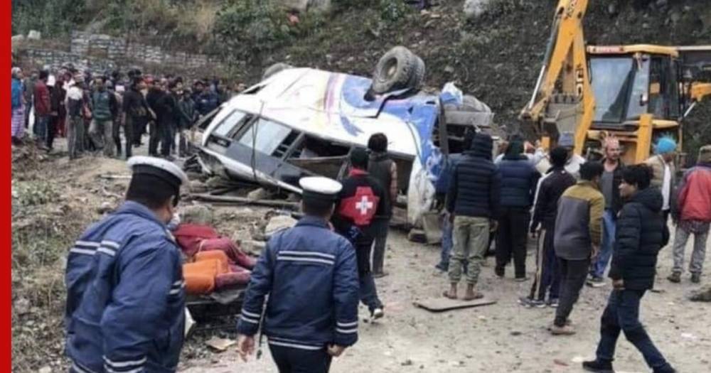 В Непале 14 человек погибли в ДТП с автобусом