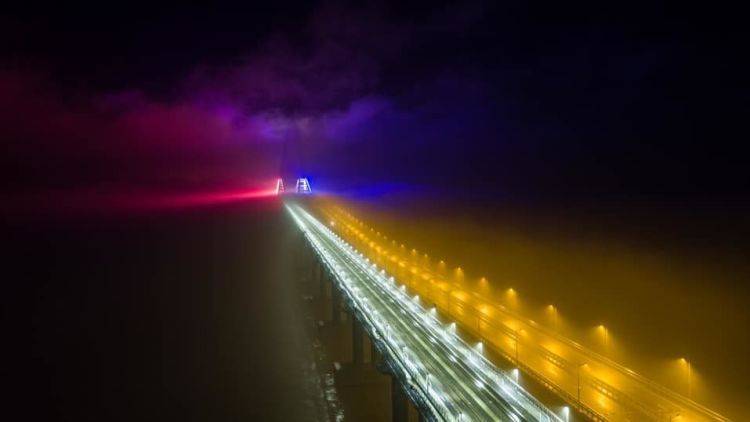 Крымский мост подсветили по-новому - фотофакт