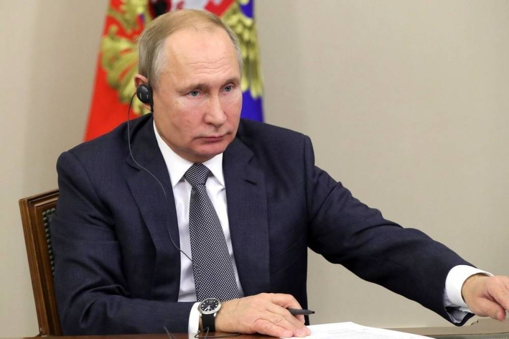 Путин распространил налог на самозанятых на 19 регионов России