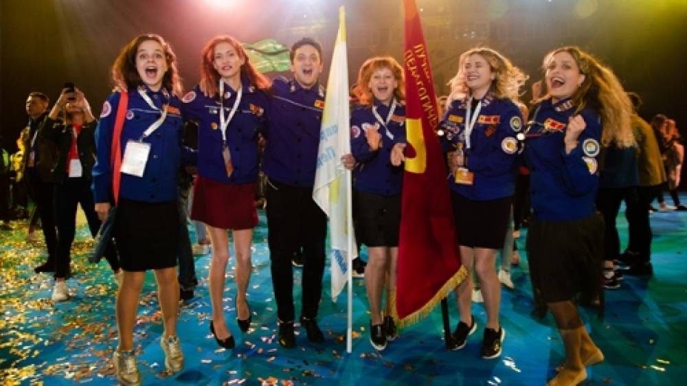 В Москве наградили 100 победителей всероссийского конкурса «Лига вожатых»