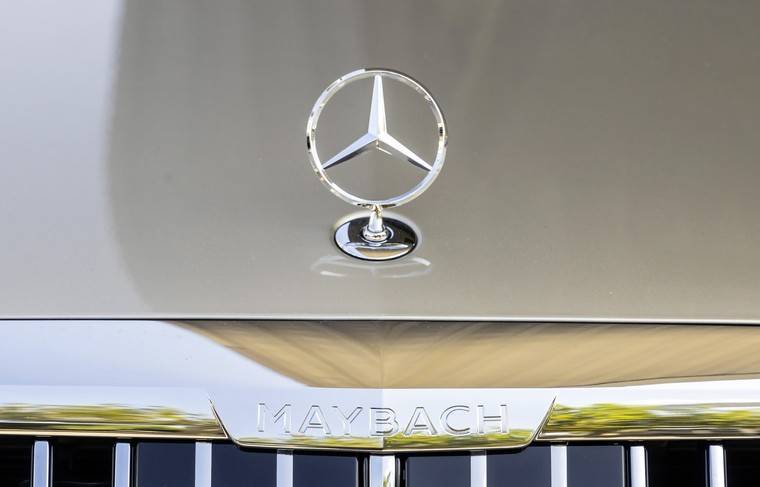 Мажор на золотом Mercedes устроил дрифт и длинную пробку в Махачкале