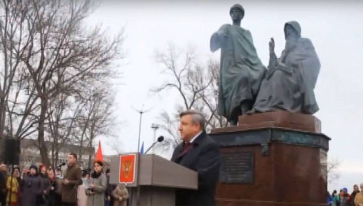 В Керчи открыт памятник неделимости Крыма и России